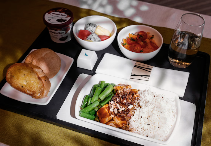An inflight meal tray with Purple Quinoa Tabbouleh & Panang dry curry tofu